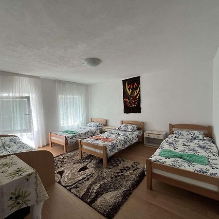 Guest House Guri Vusanje Bagian luar foto