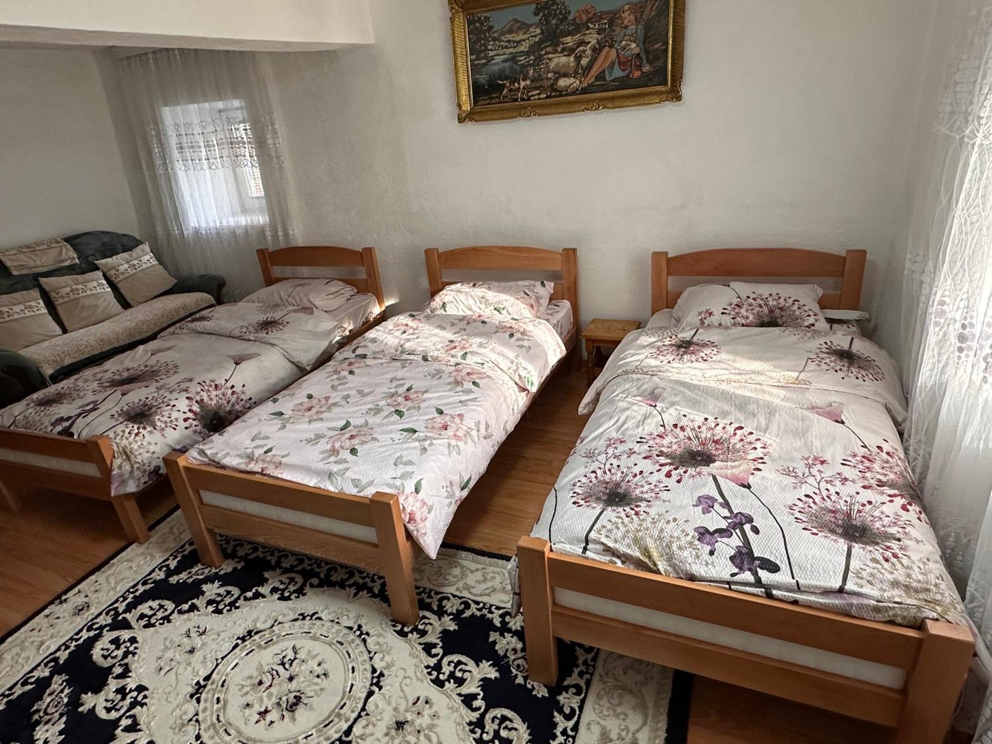 Guest House Guri Vusanje Bagian luar foto