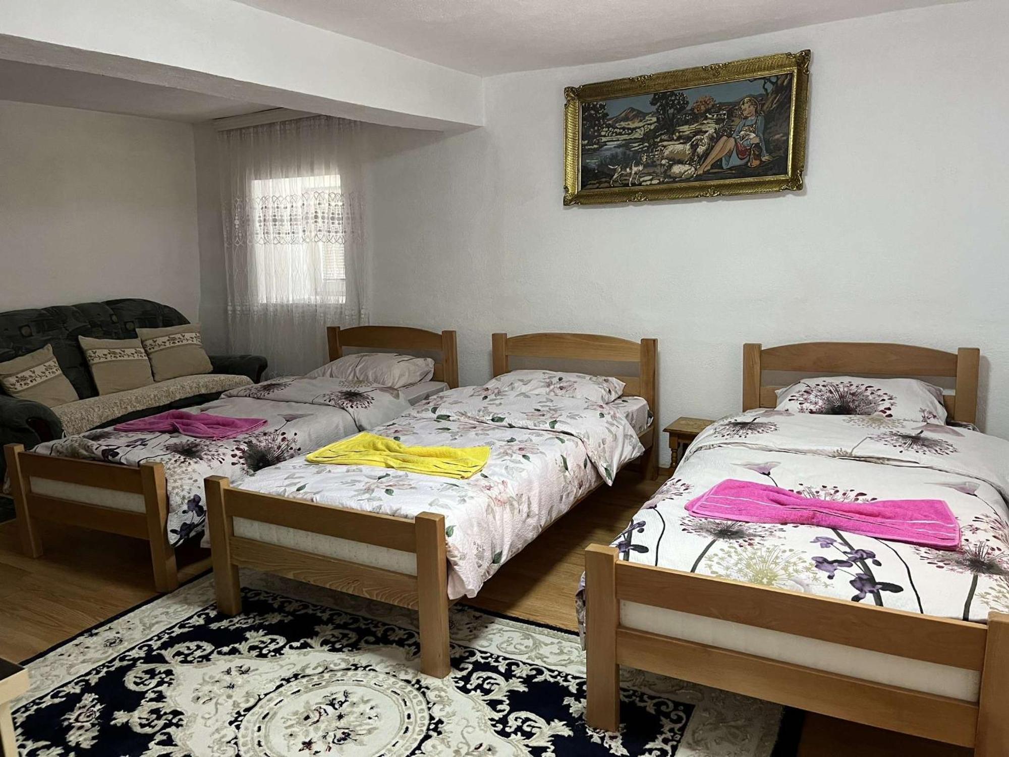 Guest House Guri Vusanje Bagian luar foto