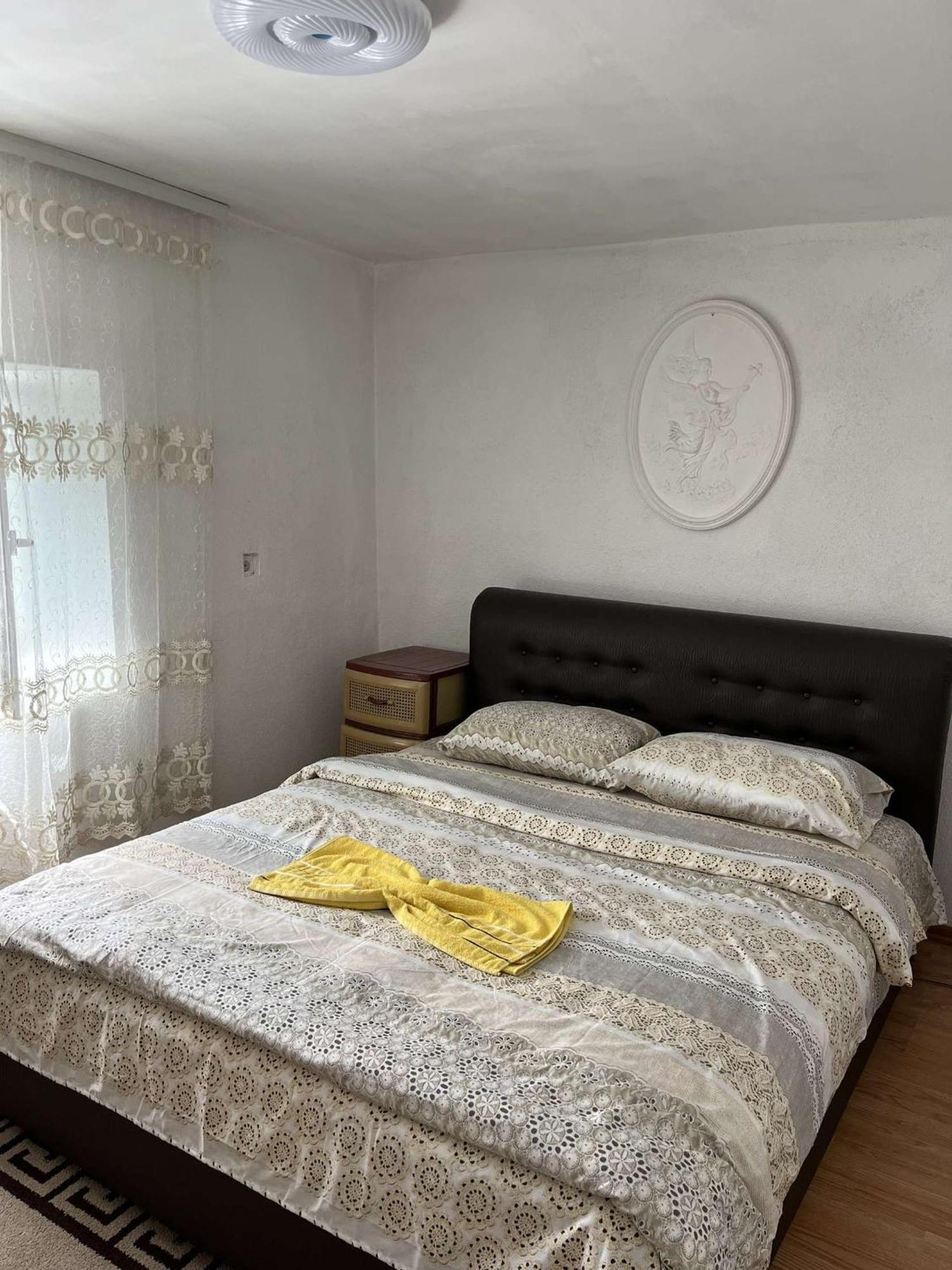 Guest House Guri Vusanje Bagian luar foto