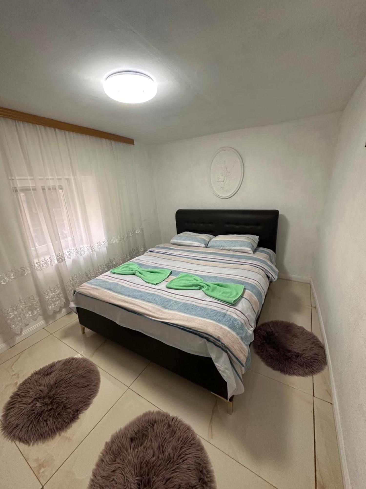Guest House Guri Vusanje Bagian luar foto